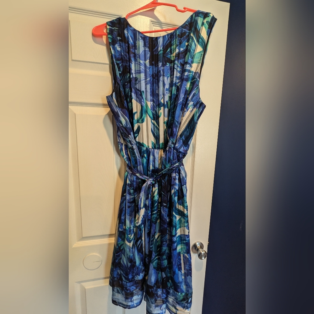 Sleeveless, midi floral dress: luxe carmen Marc valvo